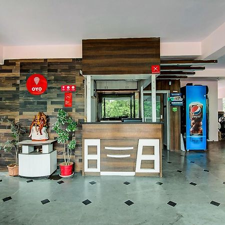 Oyo Tapasya Convention Hotel Pedda Waltair Екстериор снимка