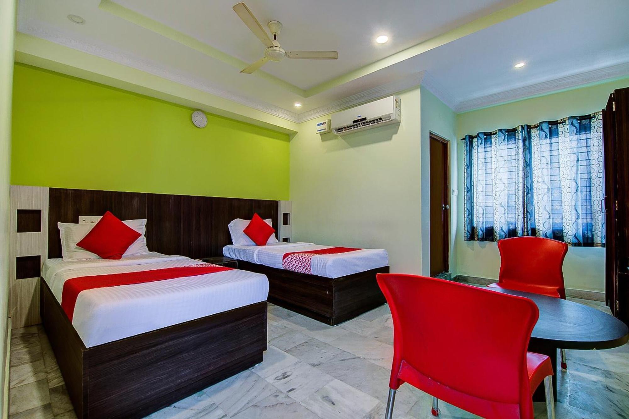 Oyo Tapasya Convention Hotel Pedda Waltair Екстериор снимка