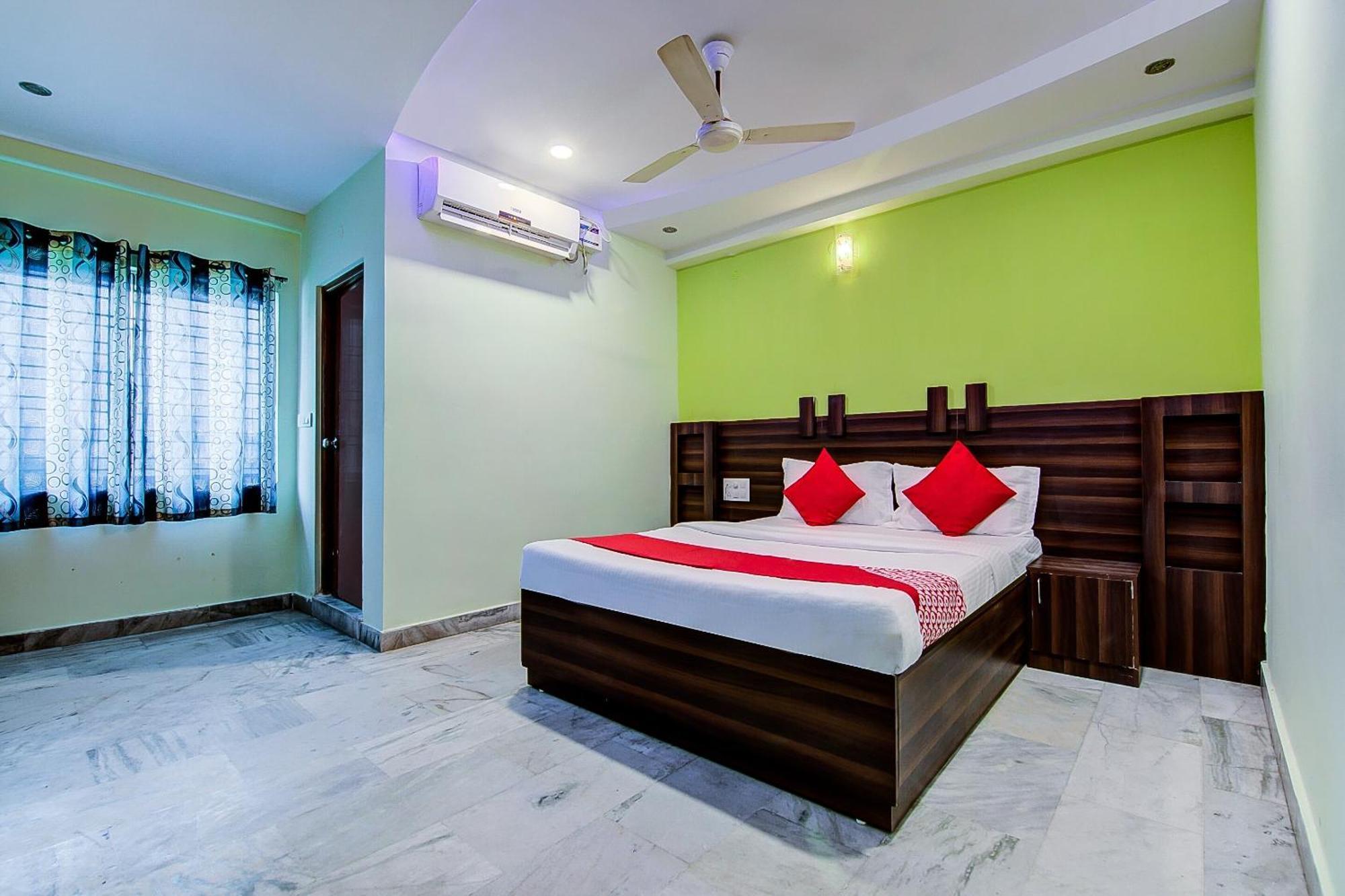 Oyo Tapasya Convention Hotel Pedda Waltair Екстериор снимка