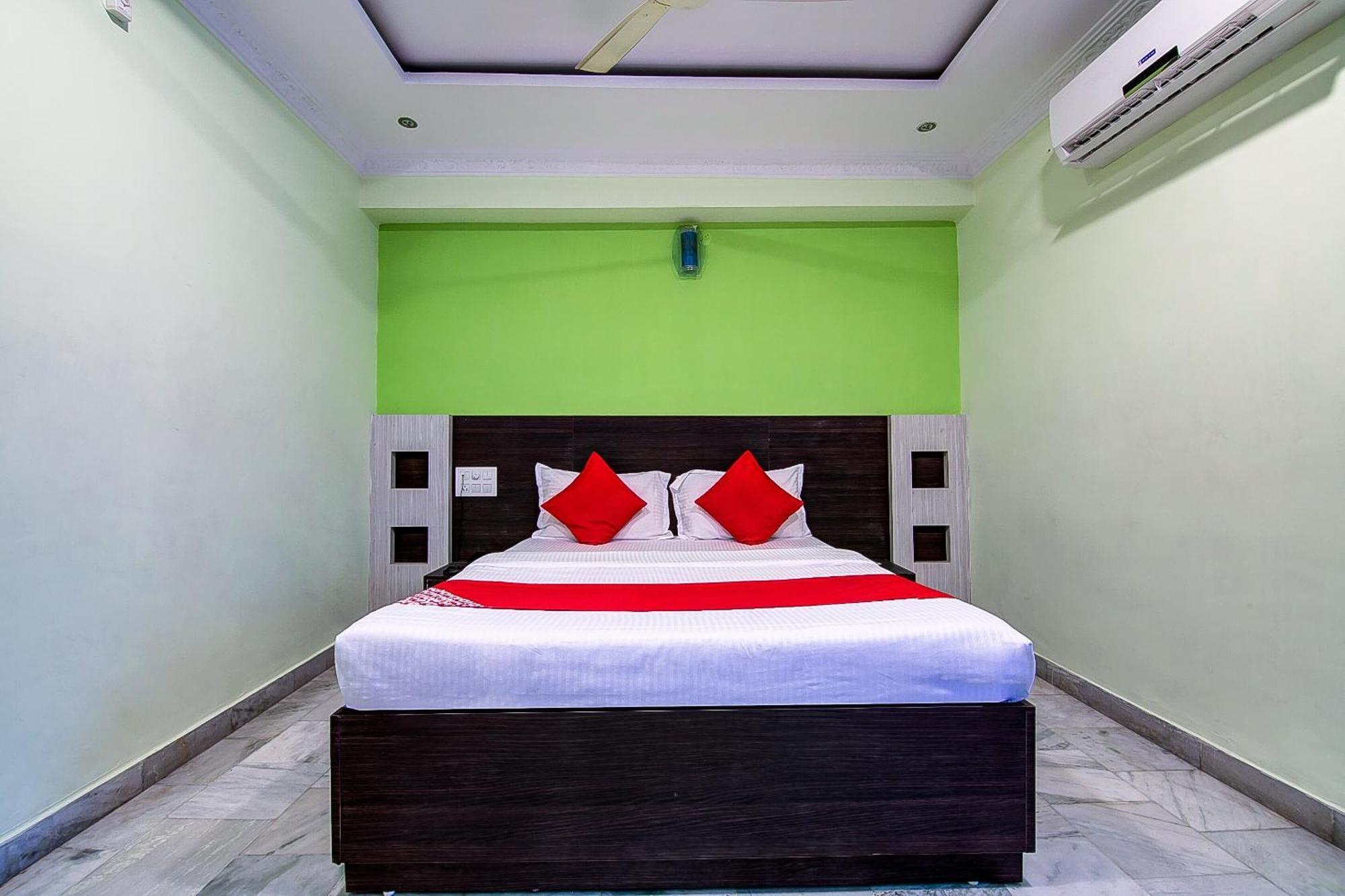 Oyo Tapasya Convention Hotel Pedda Waltair Екстериор снимка