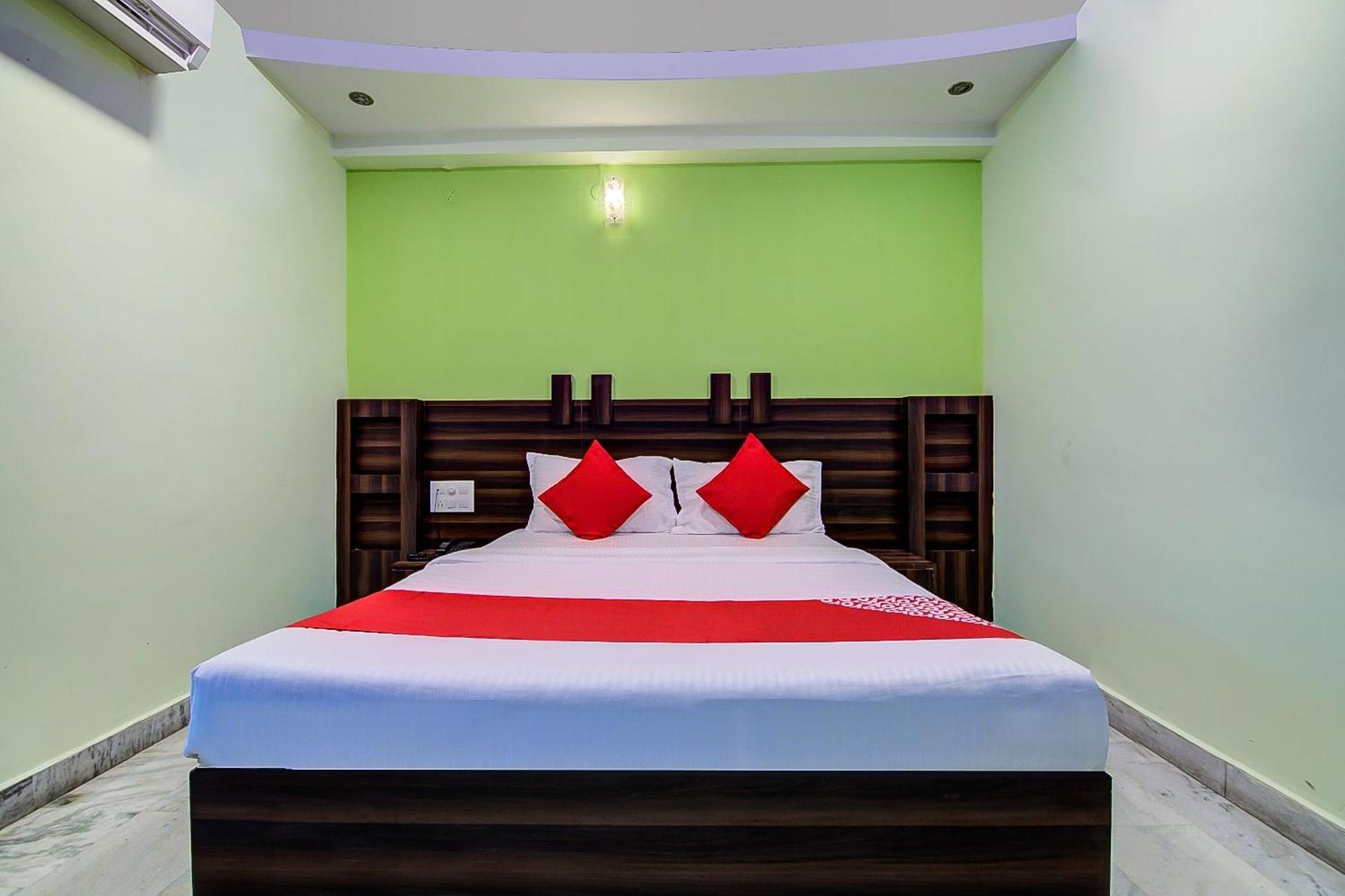 Oyo Tapasya Convention Hotel Pedda Waltair Екстериор снимка