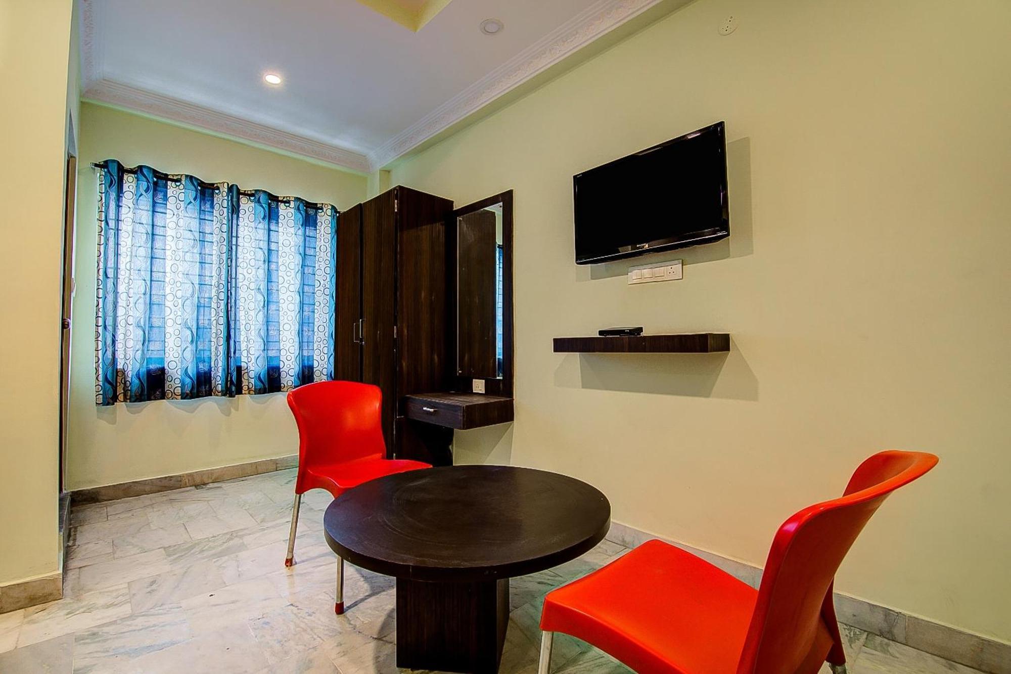 Oyo Tapasya Convention Hotel Pedda Waltair Екстериор снимка
