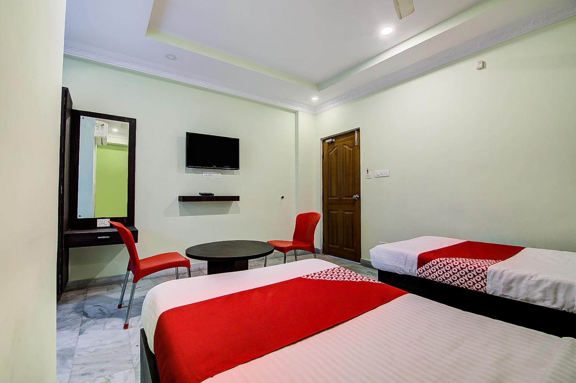 Oyo Tapasya Convention Hotel Pedda Waltair Екстериор снимка
