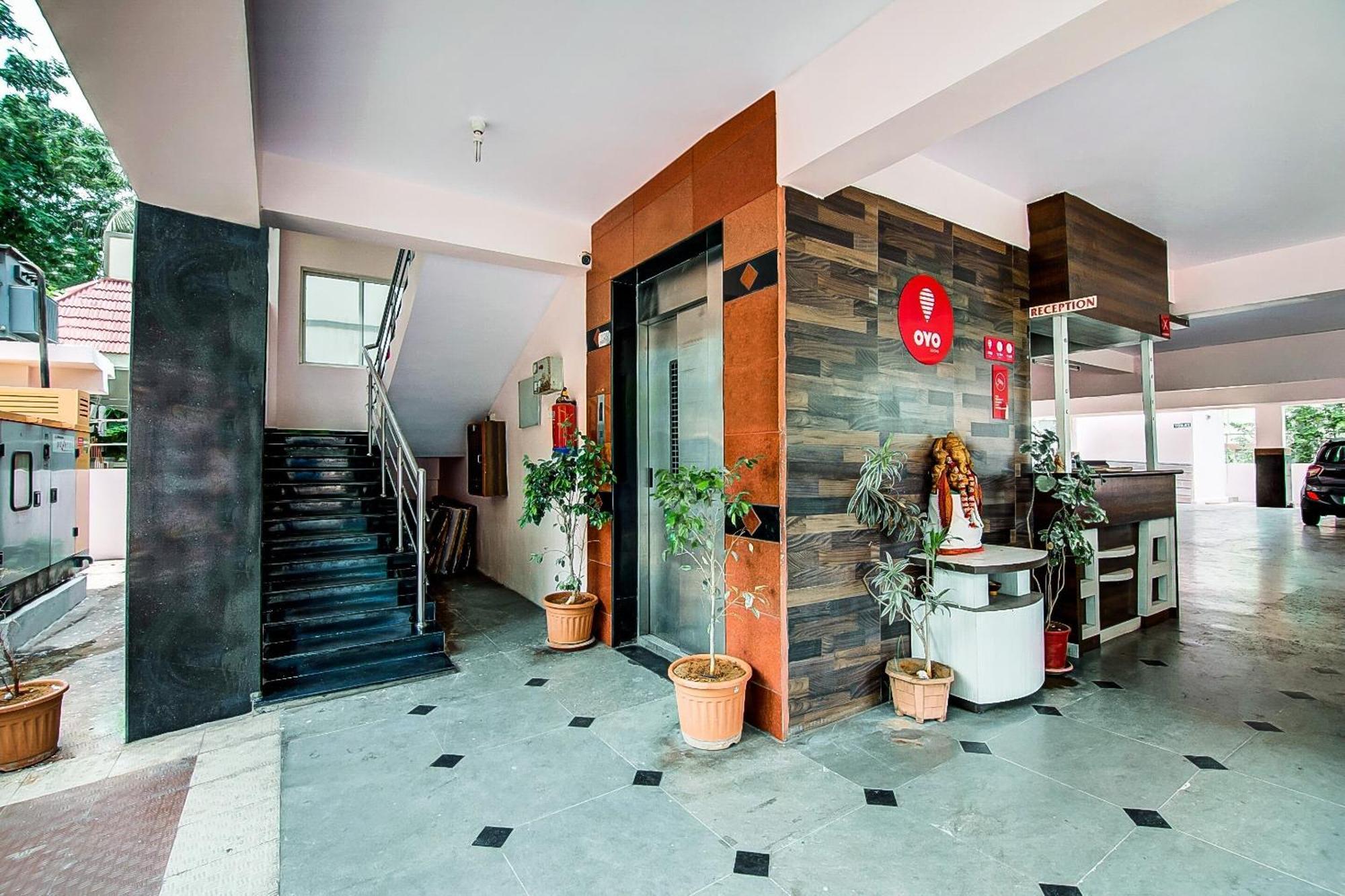 Oyo Tapasya Convention Hotel Pedda Waltair Екстериор снимка